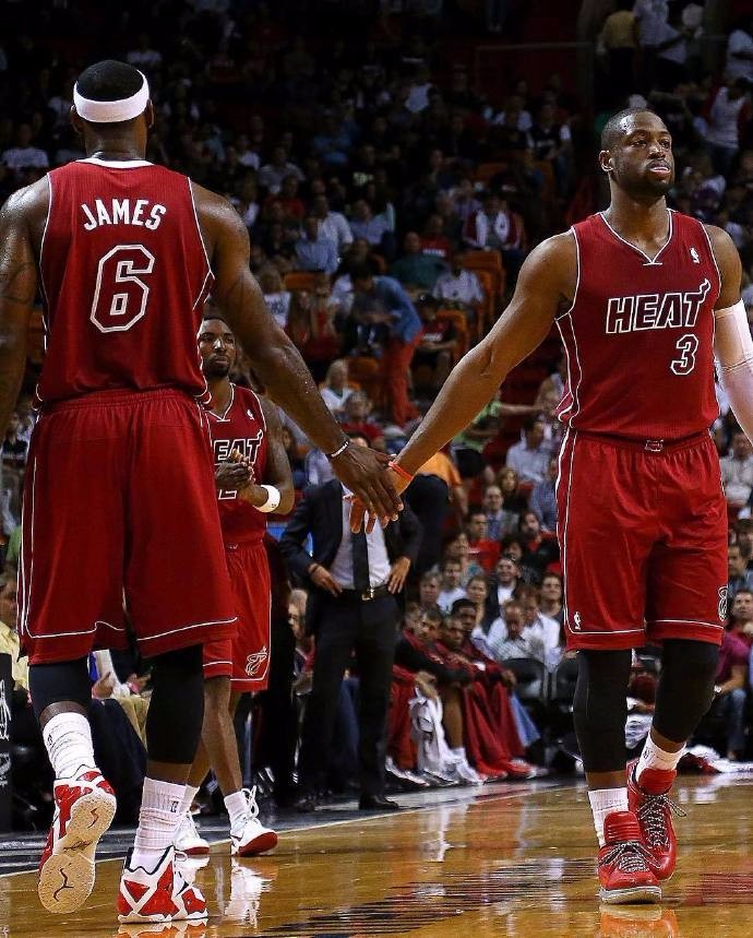 小龙与首个 小龙与首个